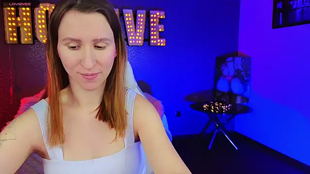 AliceBYKiss online show from 12.20.24