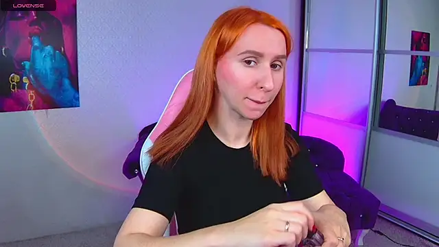 AliceBYKiss online show from 12.22.24