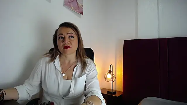 Lupiita223 online show from 02.27.25