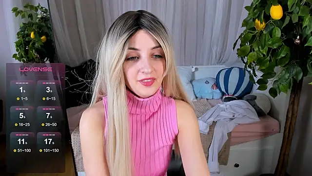 Snapshot of Katty_Lights chatting on 01.12.25 Katty Lights online show from 01.12.25