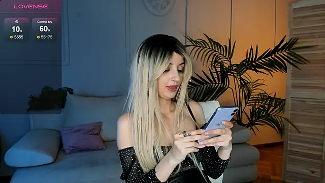 Snapshot of Katty_Lights chatting on 03.08.25 Katty Lights online show from 03.08.25