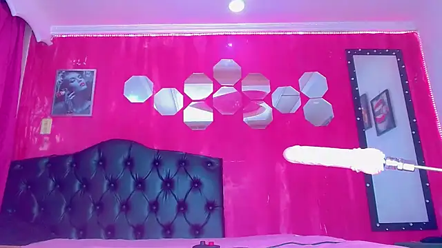 Snapshot of TiffanyMackensyy chatting on 11.22.25 TiffanyMackensyy online show from 11.22.25