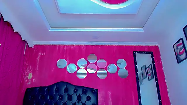 Snapshot of TiffanyMackensyy chatting on 12.16.25 TiffanyMackensyy online show from 12.16.25