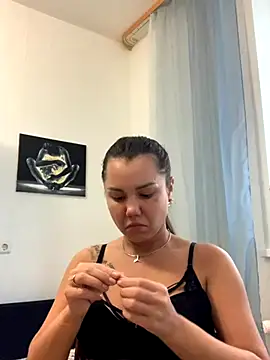 MiraMiss online show from 11.09.25