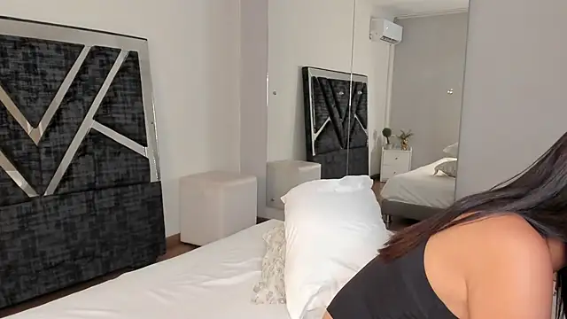 Jonness Isa  online show from 11.08.25