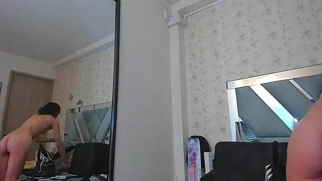 Snapshot of Queenjenn__ chatting on 12.10.24 Queenjenn online show from 12.10.24