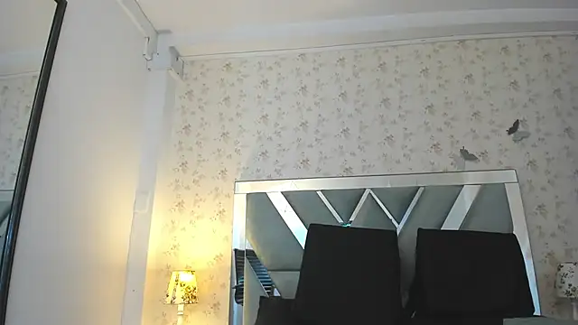 Snapshot of Queenjenn__ chatting on 12.11.24 Queenjenn online show from 12.11.24