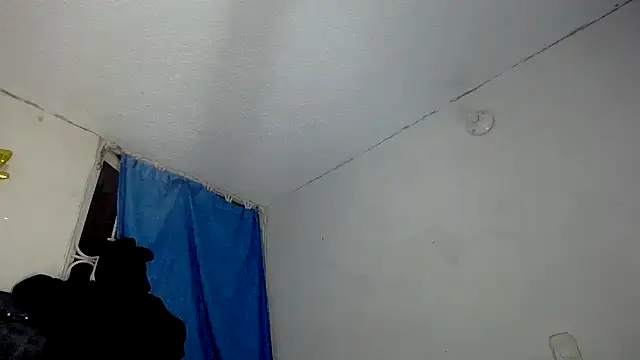 Snapshot of Queenjenn__ chatting on 12.20.24 Queenjenn online show from 12.20.24