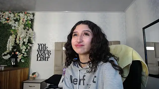 Snapshot of Queenjenn__ chatting on 12.26.24 Queenjenn online show from 12.26.24