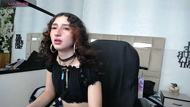 Snapshot of Queenjenn__ chatting on 01.15.25 Queenjenn online show from 01.15.25