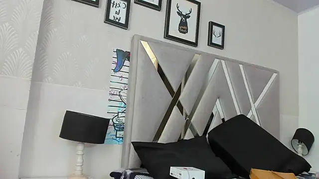 Snapshot of Queenjenn__ chatting on 01.25.25 Queenjenn online show from 01.25.25