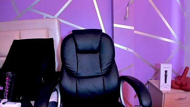 Snapshot of Queenjenn__ chatting on 01.29.25 Queenjenn online show from 01.29.25