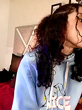 Snapshot of Queenjenn__ chatting on 02.16.25 Queenjenn online show from 02.16.25