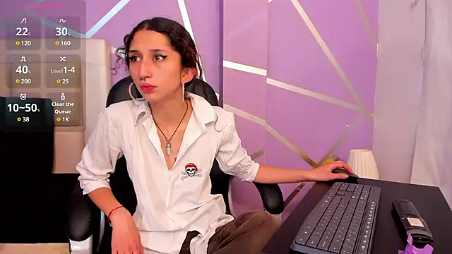 Snapshot of Queenjenn__ chatting on 02.27.25 Queenjenn online show from 02.27.25