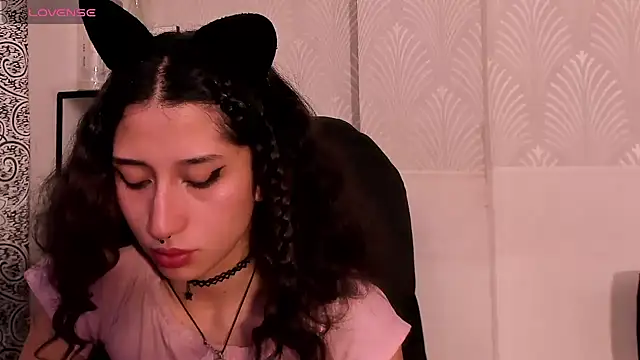 Snapshot of Queenjenn__ chatting on 03.02.25 Queenjenn online show from 03.02.25