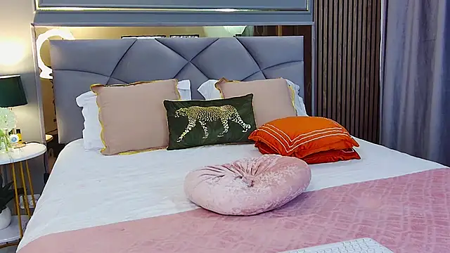 AvaCristal online show from 04.06.26