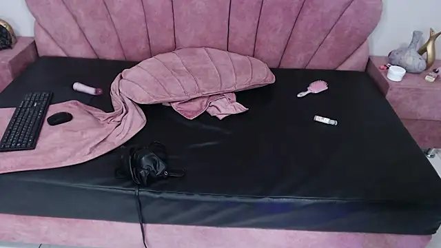 Candy Bony online show from 01.05.25