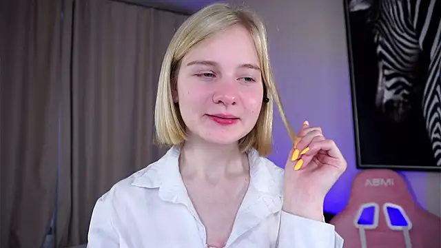 Snapshot of OdelinaFicken chatting on 10.29.25 OdelinaFicken online show from 10.29.25