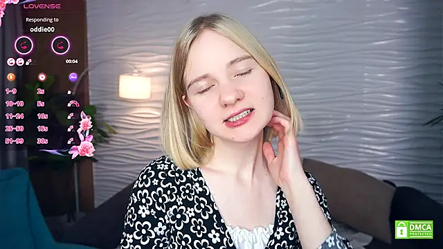 Snapshot of OdelinaFicken chatting on 11.23.25 OdelinaFicken online show from 11.23.25