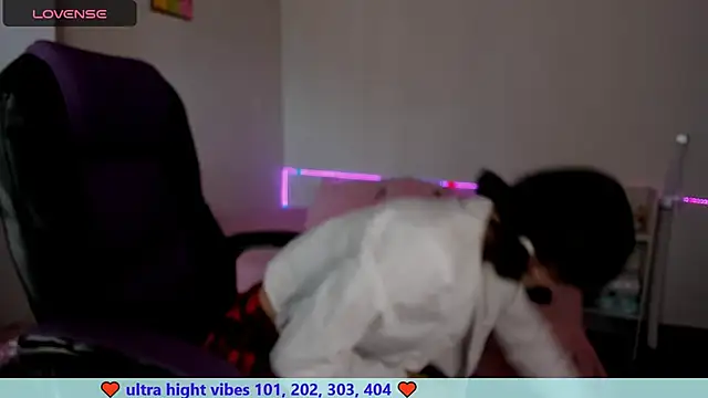 Snapshot of aiko_mori chatting on 12.13.24 aiko mori online show from 12.13.24