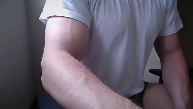 Snapshot of Mrbiceps23 chatting on 07.30.26 Mrbiceps23 online show from 07.30.26