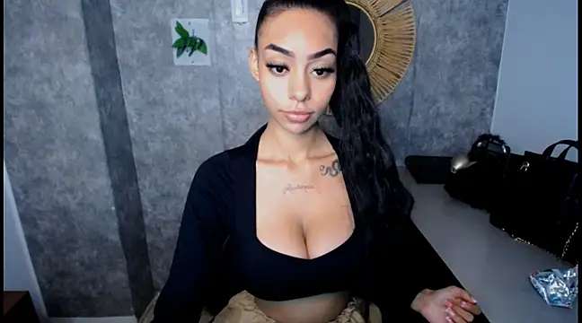 Tiffanny online show from 02.11.25