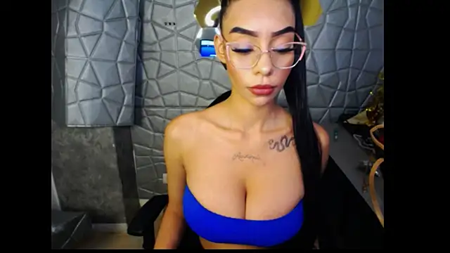 Tiffanny online show from 03.06.25