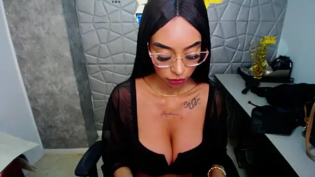 Tiffanny online show from 03.09.25