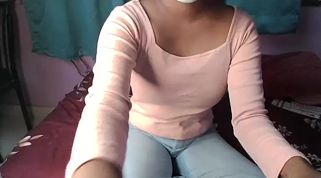 Snapshot of Aaliyalove1 chatting on 12.25.24 Aaliyalove1 online show from 12.25.24