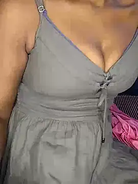 Snapshot of Aaliyalove1 chatting on 02.08.25 Aaliyalove1 online show from 02.08.25