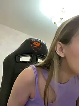 Snapshot of Burning_girlss chatting on 12.20.24 Burning girlss online show from 12.20.24