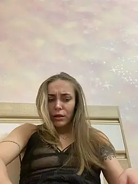 Snapshot of Burning_girlss chatting on 12.25.24 Burning girlss online show from 12.25.24