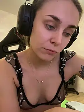 Snapshot of Burning_girlss chatting on 12.30.24 Burning girlss online show from 12.30.24