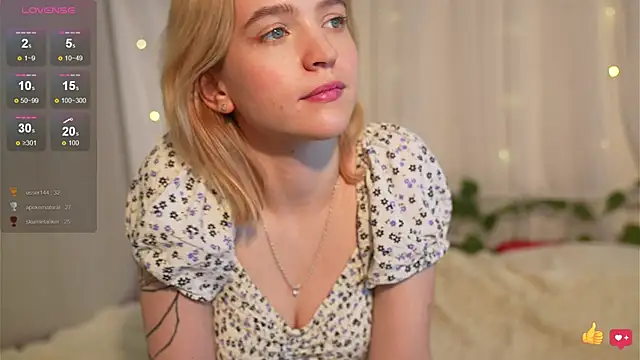 Snapshot of lolly_pie chatting on 02.02.25 lolly pie online show from 02.02.25