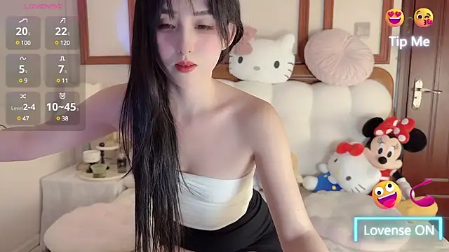 Snapshot of Unique-yiyi chatting on 01.22.25 Unique-yiyi online show from 01.22.25