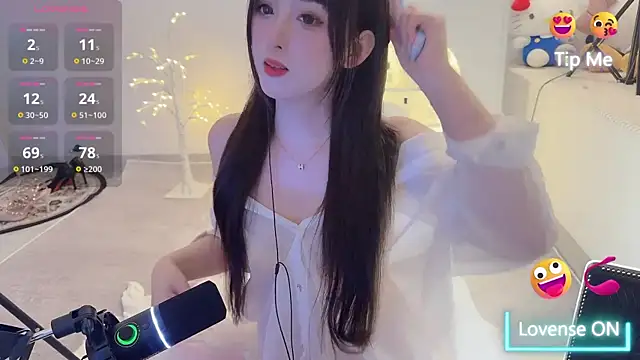 Snapshot of Unique-yiyi chatting on 02.15.25 Unique-yiyi online show from 02.15.25
