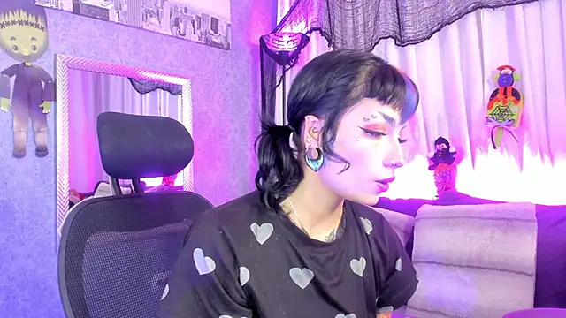 Snapshot of _mamush chatting on 10.27.25 mamush online show from 10.27.25