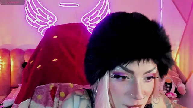 Snapshot of _mamush chatting on 12.18.25 mamush online show from 12.18.25