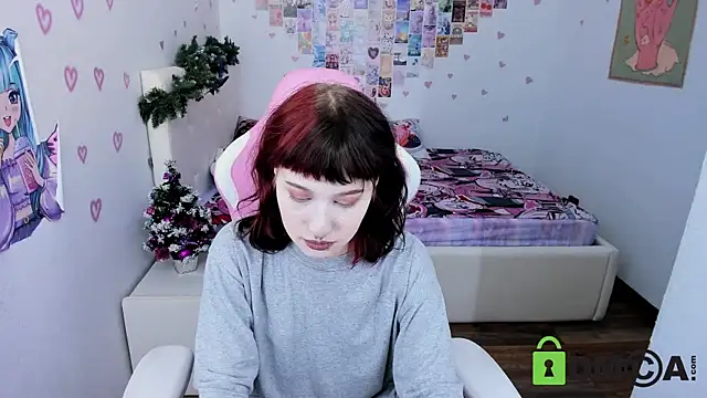 Snapshot of ElizaNik_ chatting on 12.27.24 ElizaNik online show from 12.27.24