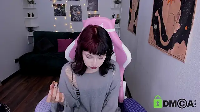 Snapshot of ElizaNik_ chatting on 03.08.25 ElizaNik online show from 03.08.25