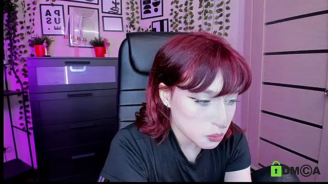 Snapshot of ElizaNik_ chatting on 07.31.26 ElizaNik online show from 07.31.26