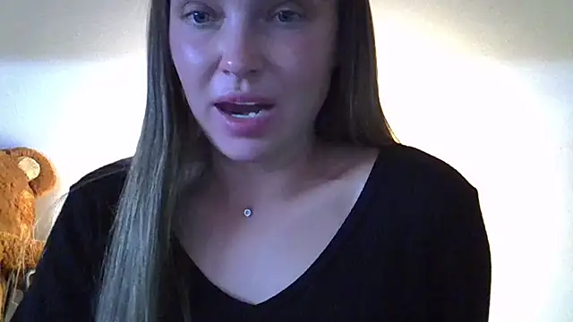 Snapshot of Lucky_Anna chatting on 09.13.25 Lucky Anna online show from 09.13.25