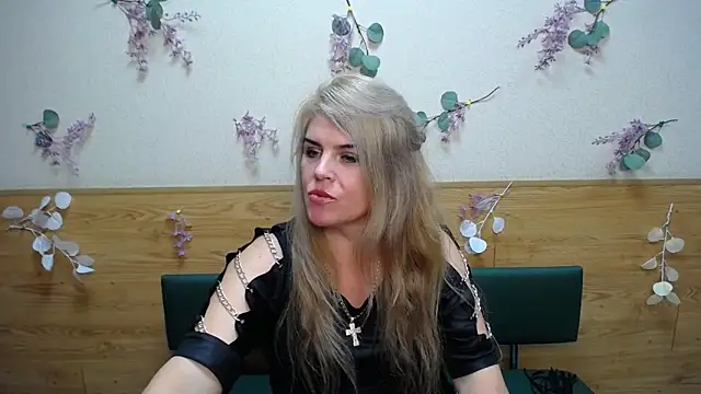 Snapshot of Julya_Barbi chatting on 12.17.24 Julya Barbi online show from 12.17.24