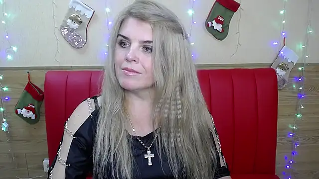 Snapshot of Julya_Barbi chatting on 12.18.24 Julya Barbi online show from 12.18.24