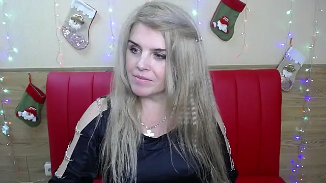 Snapshot of Julya_Barbi chatting on 12.18.24 Julya Barbi online show from 12.18.24