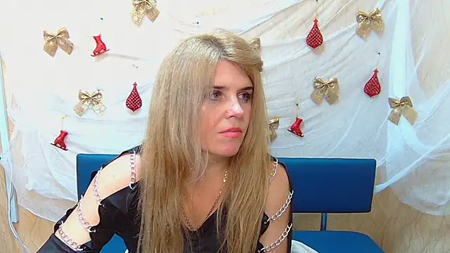 Snapshot of Julya_Barbi chatting on 12.22.24 Julya Barbi online show from 12.22.24
