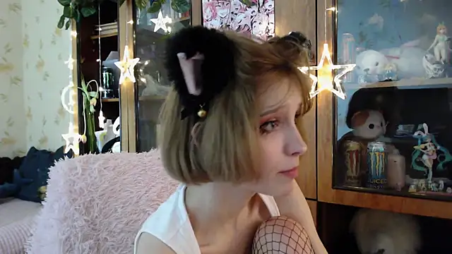 cloudgirrl online show from 03.16.25