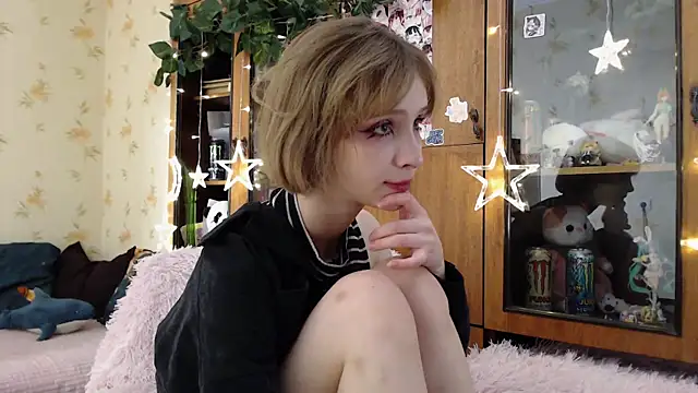 cloudgirrl online show from 03.19.25