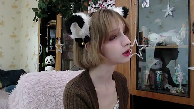 cloudgirrl online show from 03.22.25