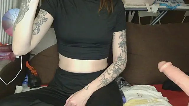 Snapshot of liloucamchaudee chatting on 02.15.26 liloucamchaudee online show from 02.15.26